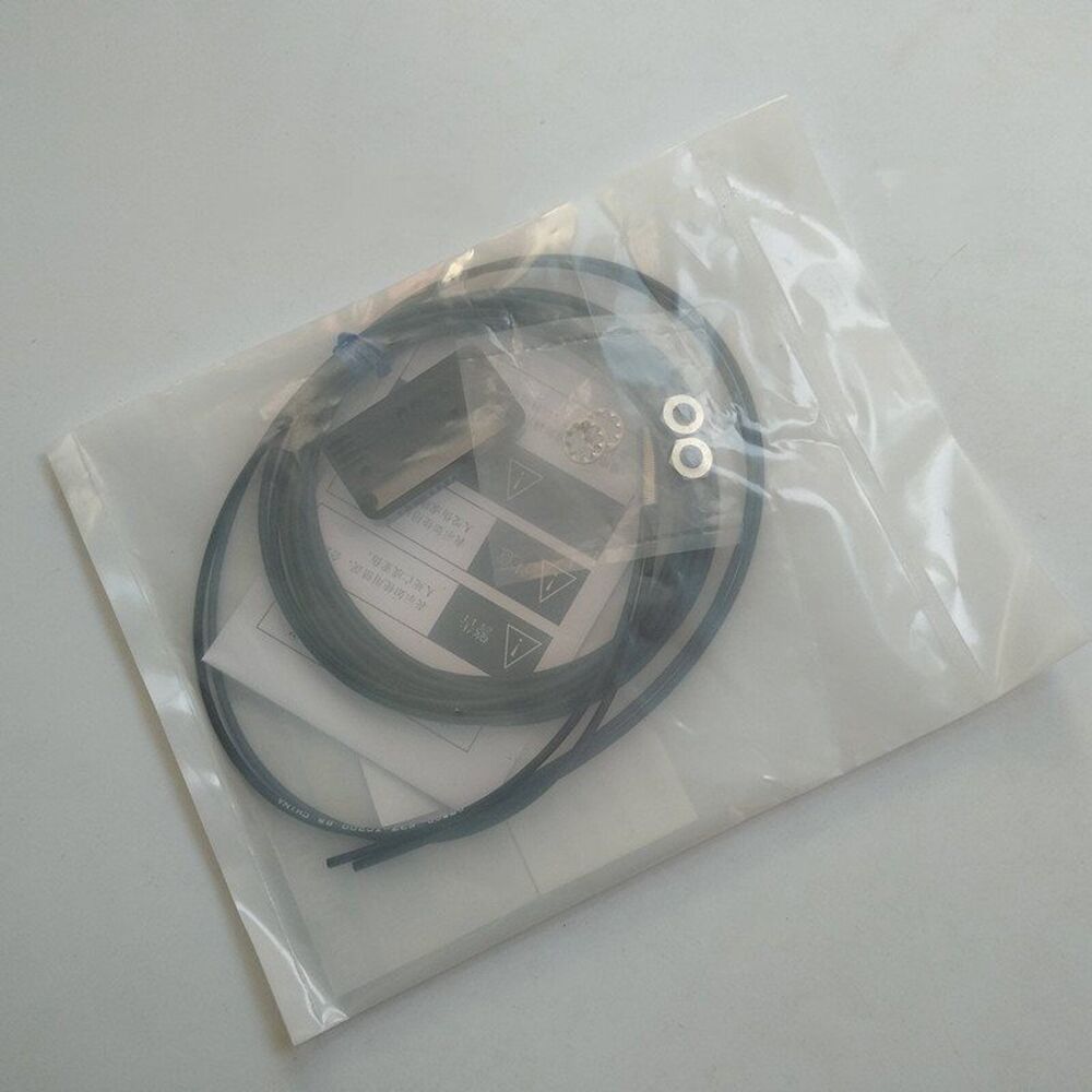 New Omron E32-ZC200 Photoelectric Switch Proximity Sens Free Shipping 1PC DHL / UPS / FedEx