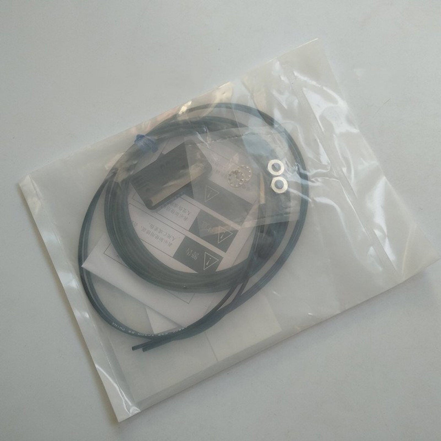 New Omron E32-ZC200 Photoelectric Switch Proximity Sens Free Shipping 1PC DHL / UPS / FedEx