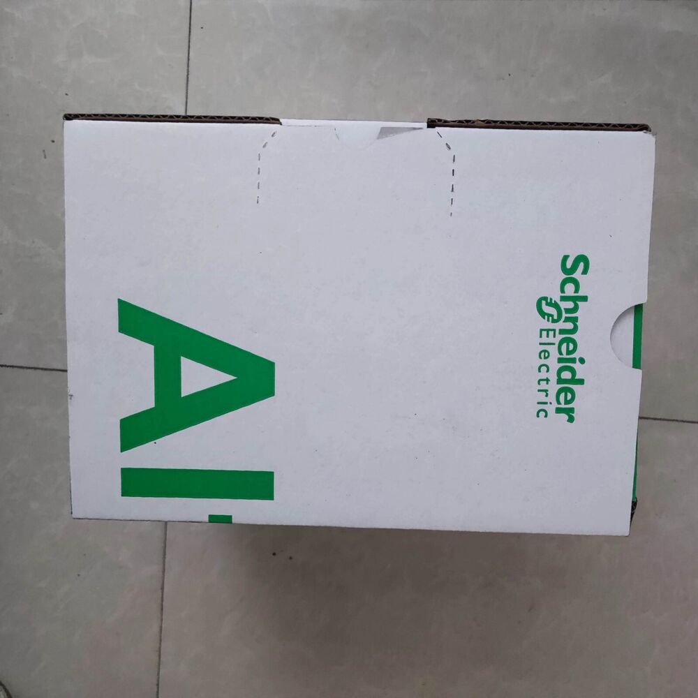 1PCS New Schneider ATV320U22N4C Inverter 2.2Kw In Box Expedited Shipping DHL / UPS / FedEX