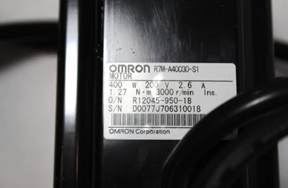 NEW OMRON R7M-A40030-S1 AC Servo Motor UPS / DHL / Fedex