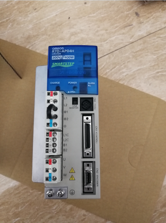 Yaskawa OMRON SERVO DRIVE R7D-AP04H New In Box R7DAP04H Expedited Shipping DHL / UPS / FedEx