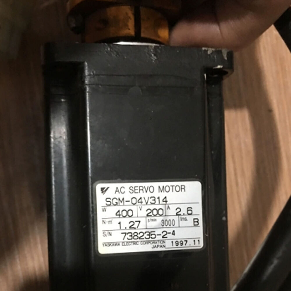 NEW Yaskawa Servo motor SGM-04V314 IN BOX UPS / Fedex / DHL