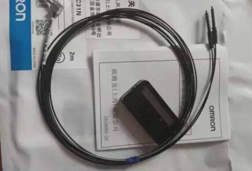 New Omron E32-LT11N Fiber Optic Sensor Free Shipping 1PC DHL / UPS / FedEx
