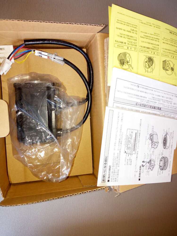 1PC New Yaskawa SGMPH-01ANA-YR13 Servo Motor Expedited Shipping