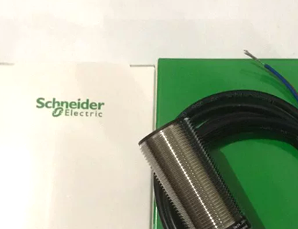 NEW SCHNEIDER TELEMECANIQUE XS618B1PBL2 Inductive Sensor PLC DHL / UPS / FedEX