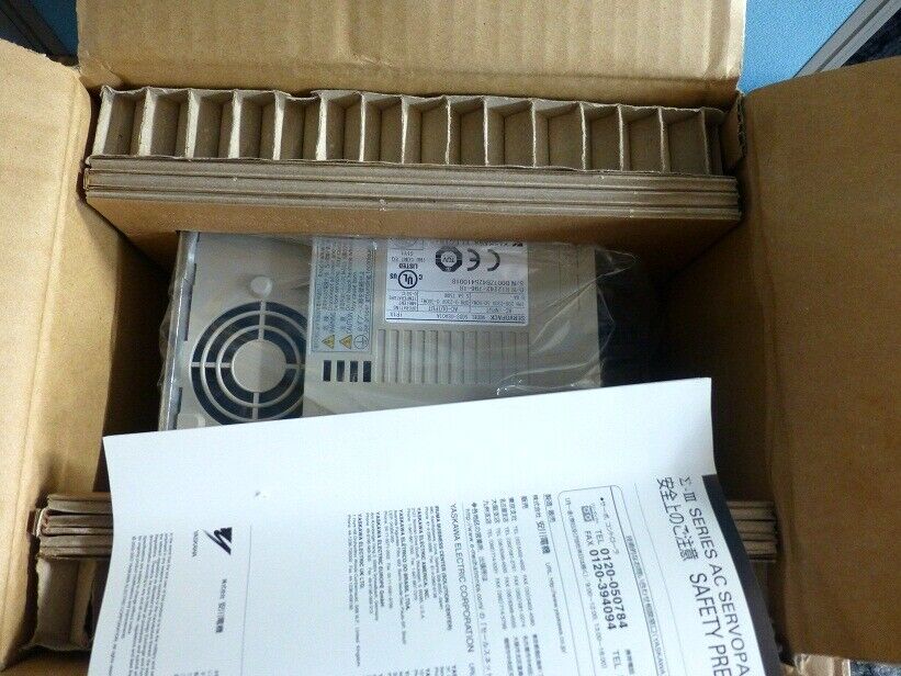 1PC Yaskawa Servo Drive SGDS-04A01A SGDS04A01A New In Box DHL / UPS / FedEx