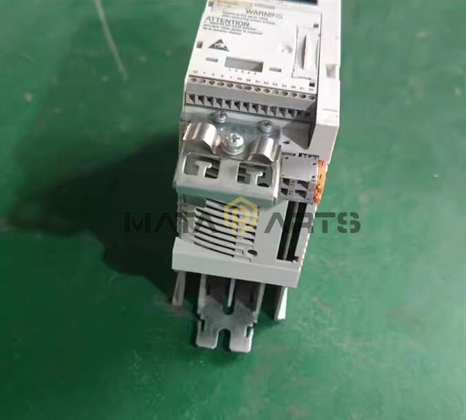 One Used Lenze Inverter E82EV551K4C E82EV551-4C