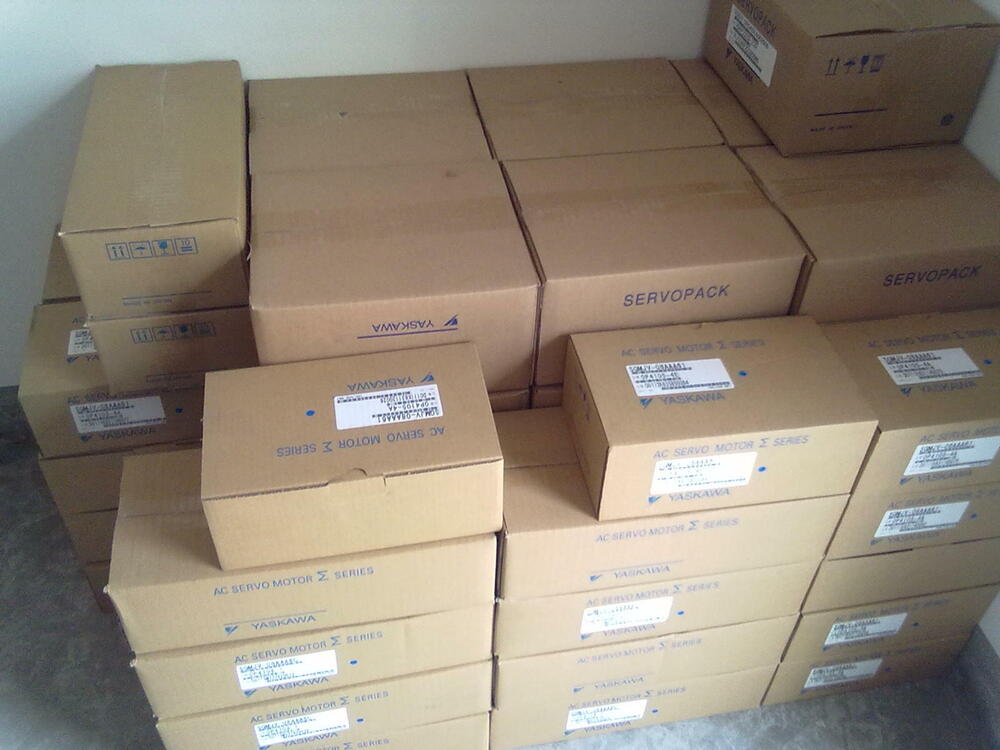 YASKAWA SGDV-200A11A002000 Servo Driver New In Box Expedited Shipping DHL / UPS / FedEx