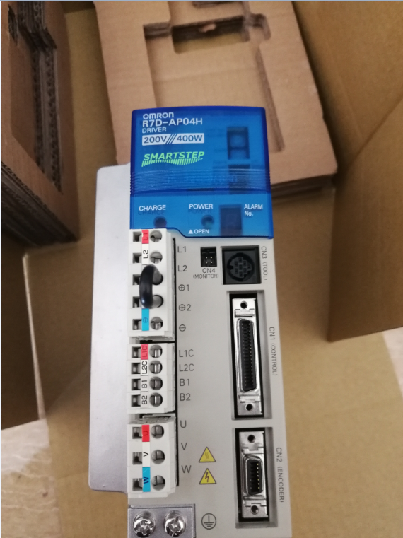 Yaskawa OMRON SERVO DRIVE R7D-AP04H New In Box R7DAP04H Expedited Shipping DHL / UPS / FedEx