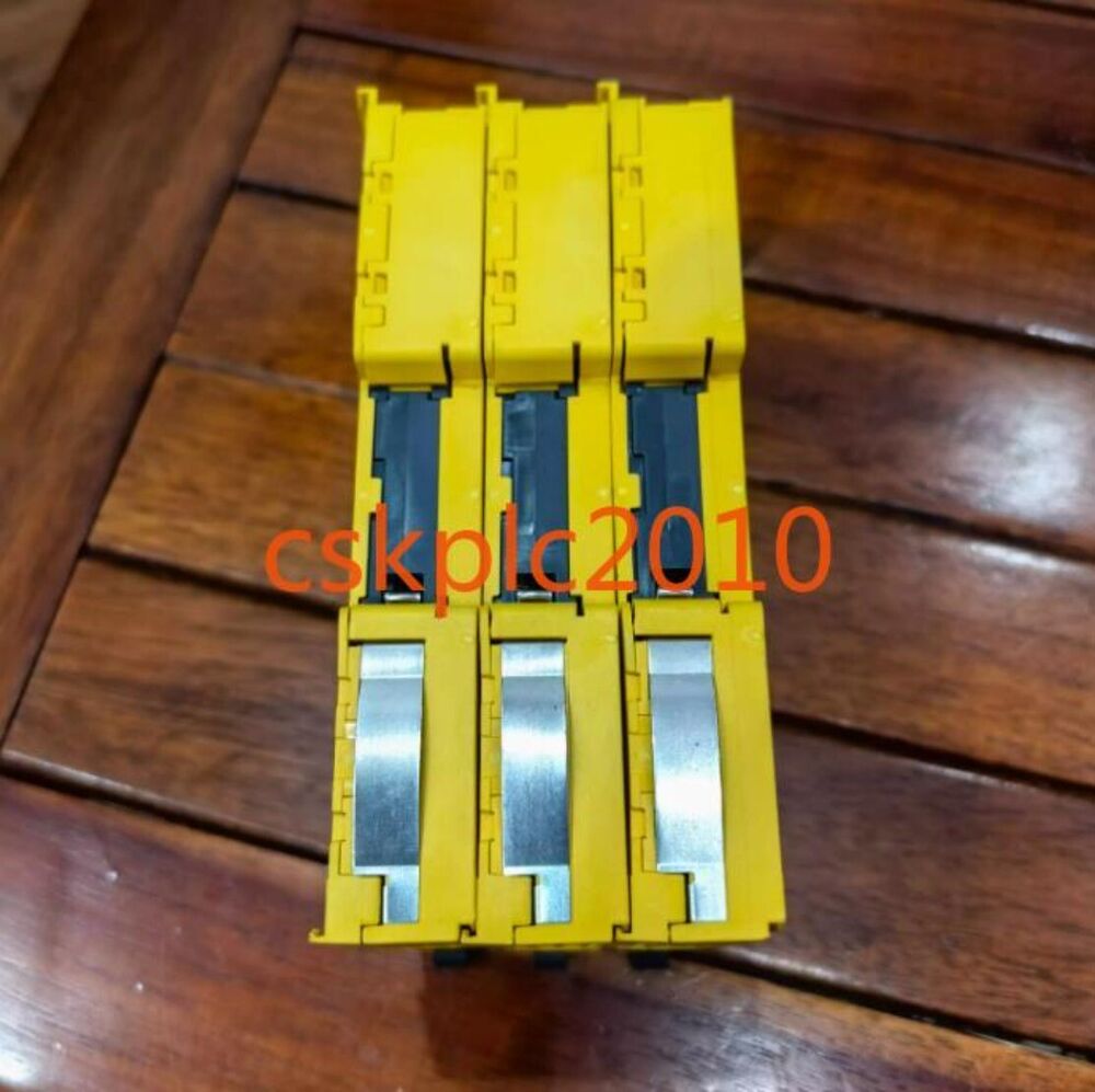 1PCS Original SICK safety relay RLY3-OSSD200 1085344 in good condition in stock