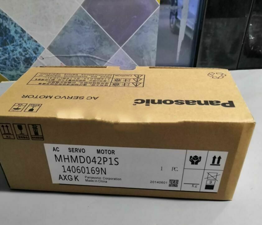 1PC New In Box Panasonic MHMD042P1S Servo Motor Expedited Shipping