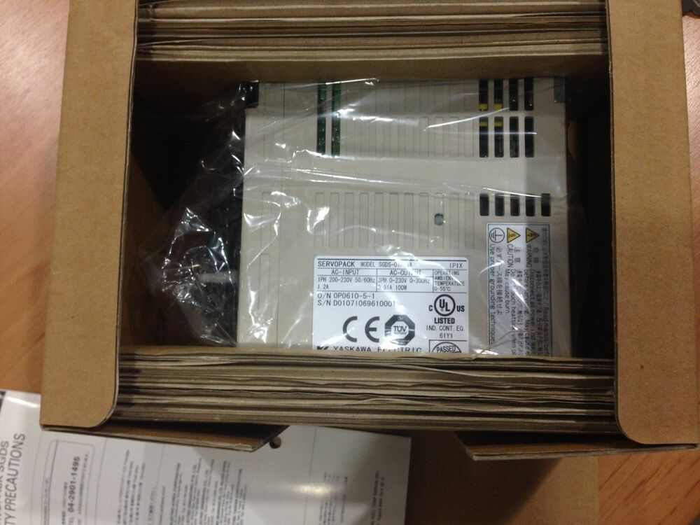 YASKAWA SGDM-04ADA-V Servo Drives SGDM04ADAV New In Box Expedited Shipping DHL / UPS / FedEx