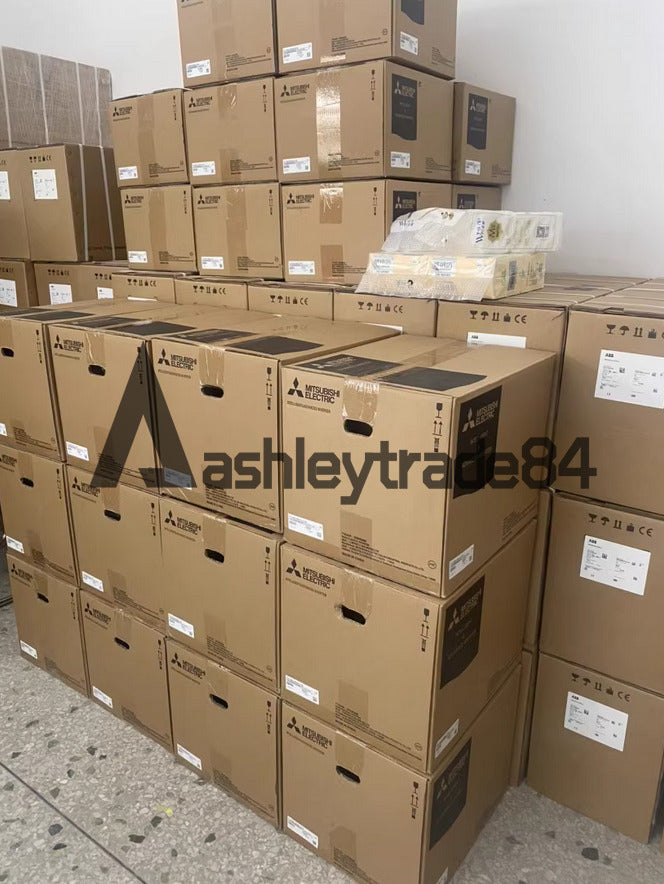 1PCS NEW Mitsubishi Inverter FR-F740-15K-CHT1 UPS / DHL / FedEx