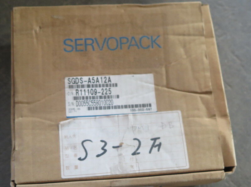 NEW ORIGINAL YASKAWA AC SERVO DRIVER SGDS-A5A12A SGDSA5A12A FREE SHIPPING DHL / UPS / FedEx