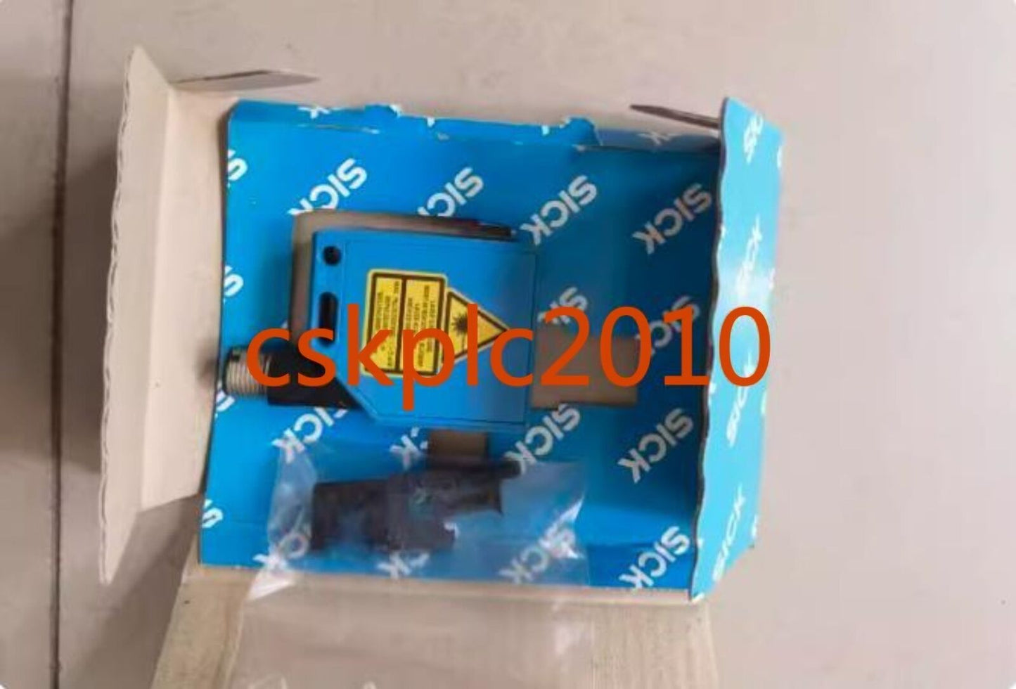 1 PCS SICK Photoelectric switch WT12L-2B530 1018250 good condition