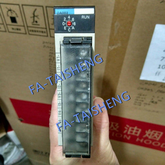 New Original Omron D/A Unit C200H-DA002 C200HDA002 Free Expedited Shipping DHL / UPS / FedEx