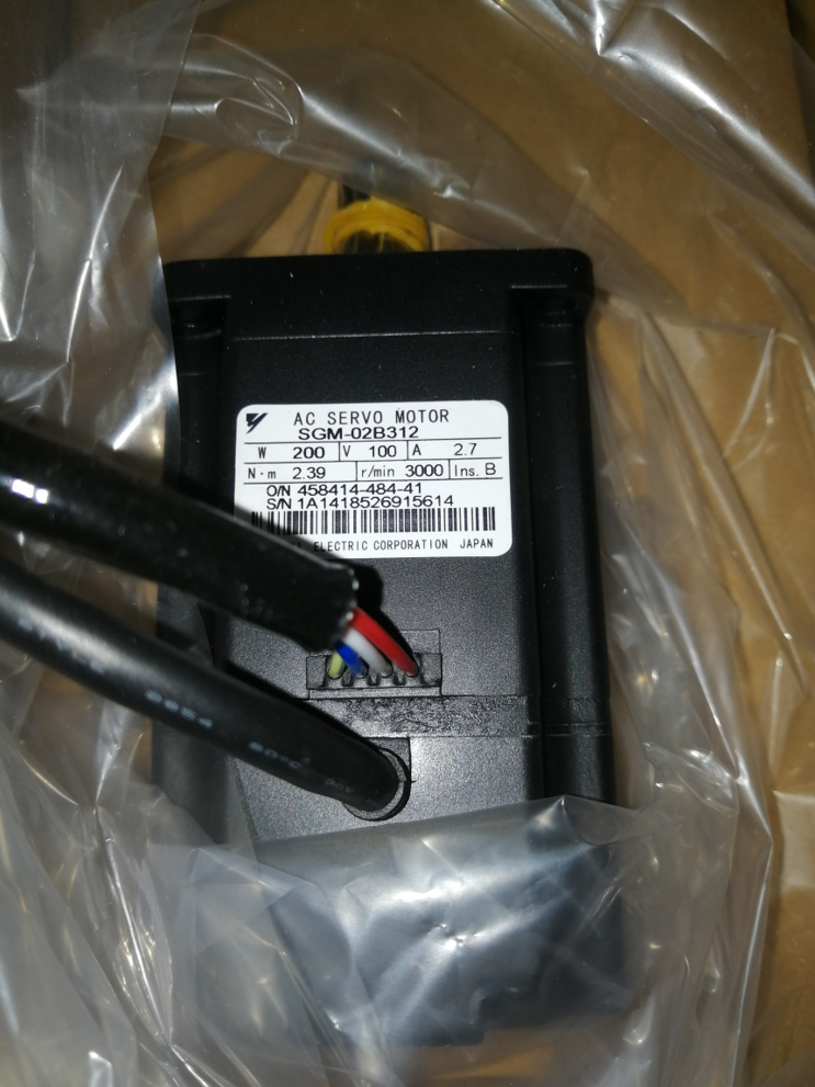 YASKAWA AC SERVO MOTOR SGM-02B312 SGM02B312 NEW ORIGINAL FREE EXPEDITED SHIPPING DHL / UPS / FedEx