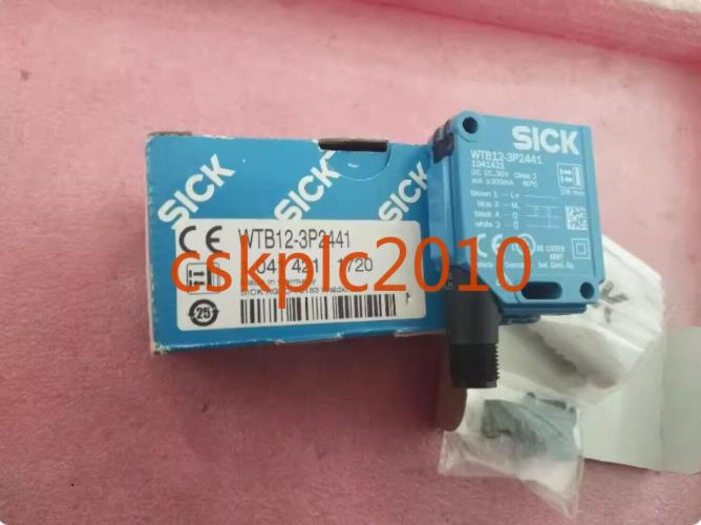 1 PCS new SICK Photoelectric switch WTB12-3P2441 1041421 new